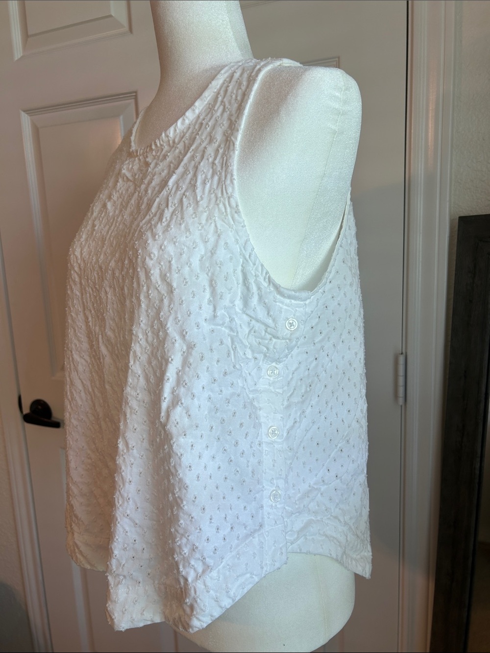 Cloth & Stone Eyelet Sleeveless Top, Medium